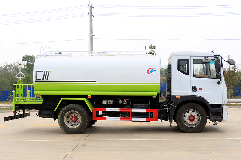 东风D9 12吨/14吨洒水车