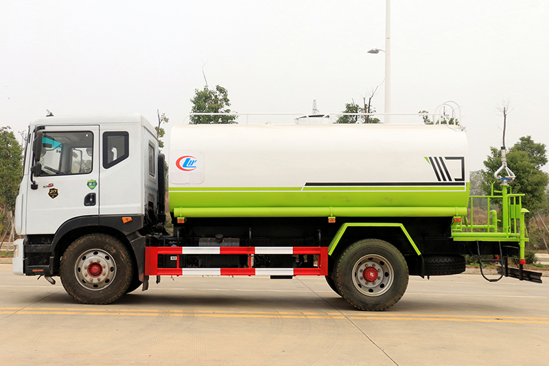 东风D9 12吨/14吨洒水车