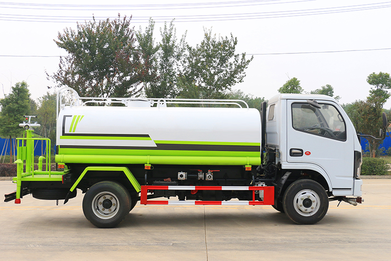 东风小福瑞卡 5吨 洒水车
