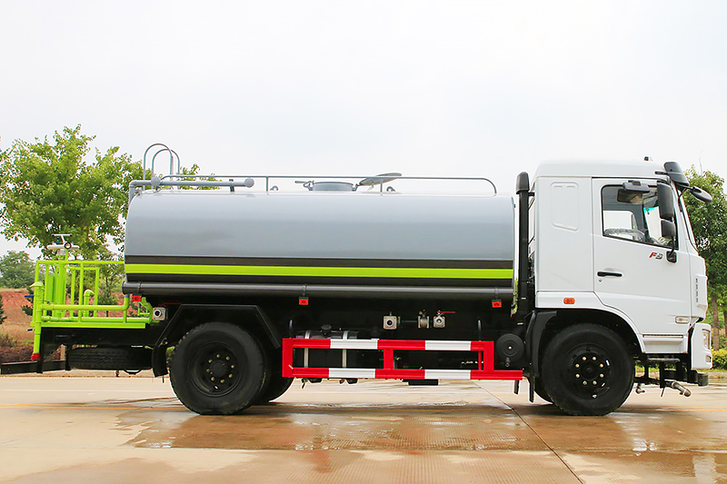 东风华神12吨洒水车