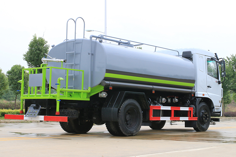 东风华神12吨洒水车