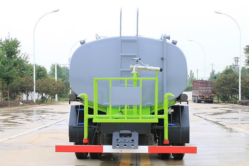 东风华神12吨洒水车