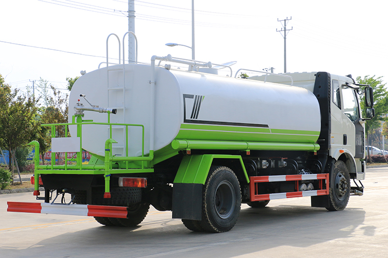 解放13吨 洒水车