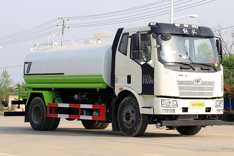 解放13吨 洒水车