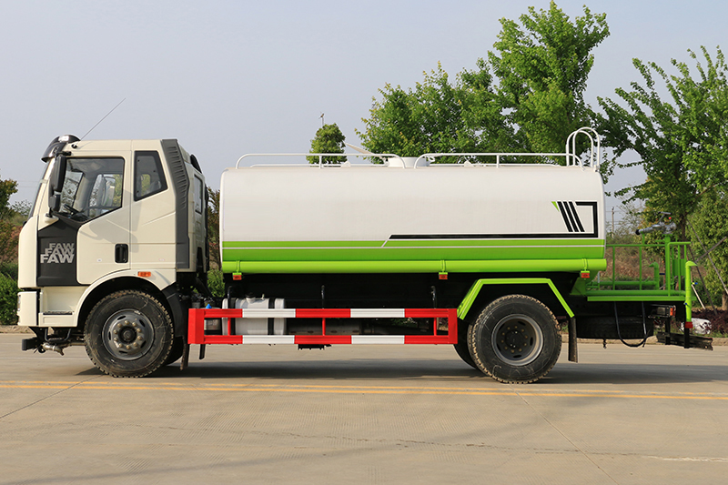 解放13吨 洒水车