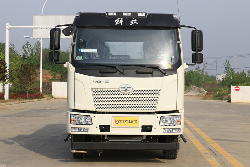 解放13吨 洒水车