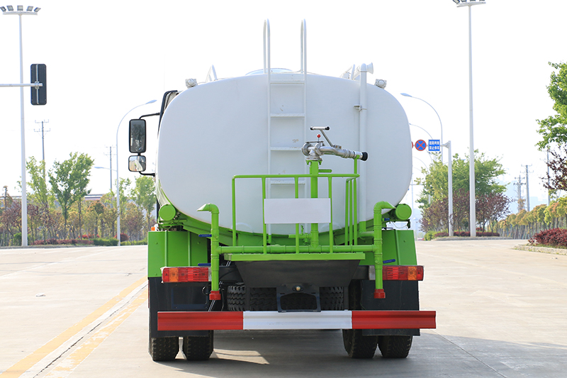 解放13吨 洒水车