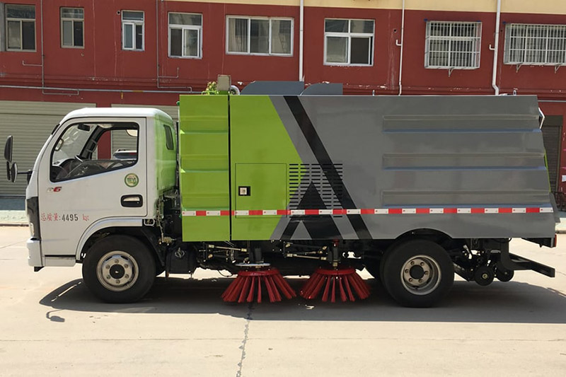 国六小多利卡5吨（1.5水/4尘）扫路车
