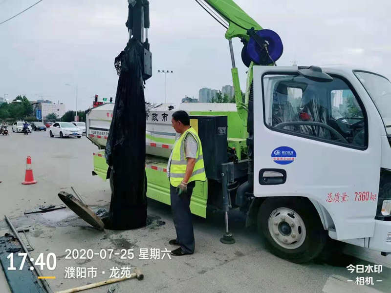 国六蓝牌清淤车 抓斗车
