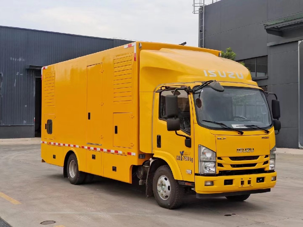 大流量排水抢险车