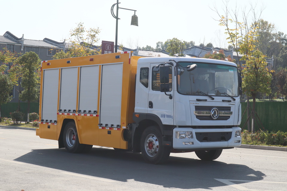 东风D9大流量排水车