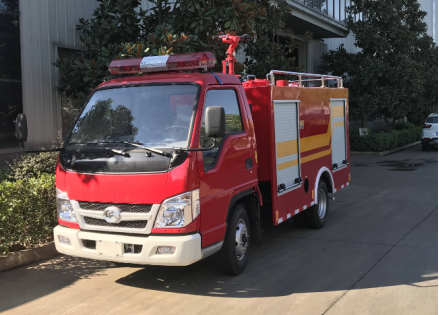 福田2吨水罐消防车