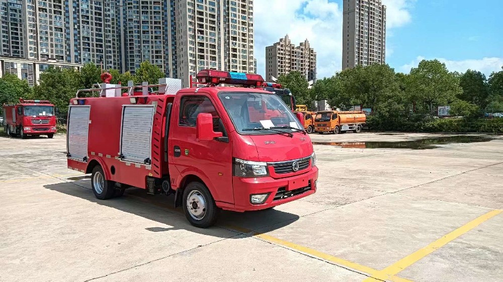 东风途逸蓝牌1.2吨水罐消防车