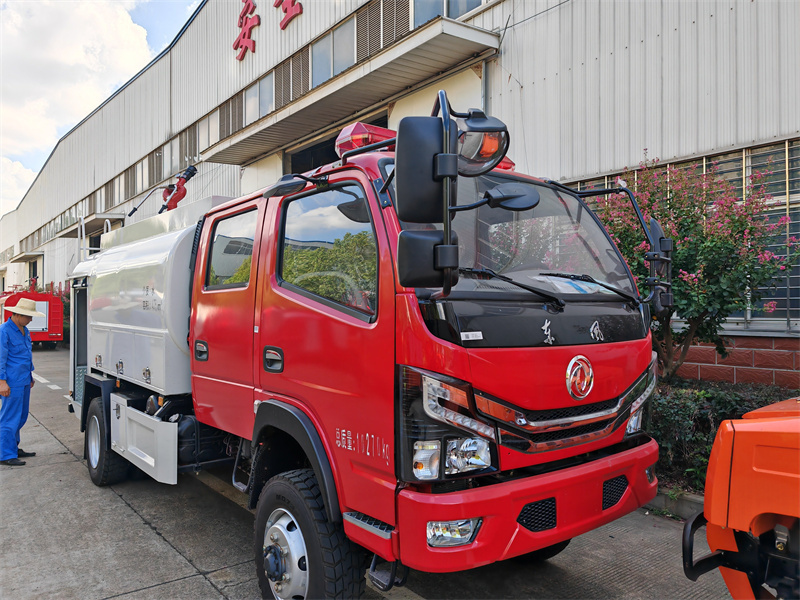 四驱5吨消防洒水车