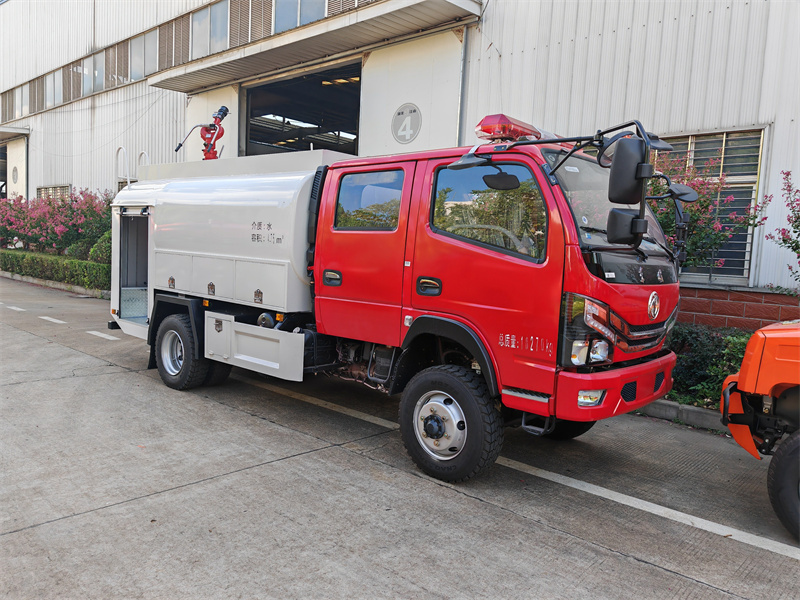 东风越野四驱消防洒水车