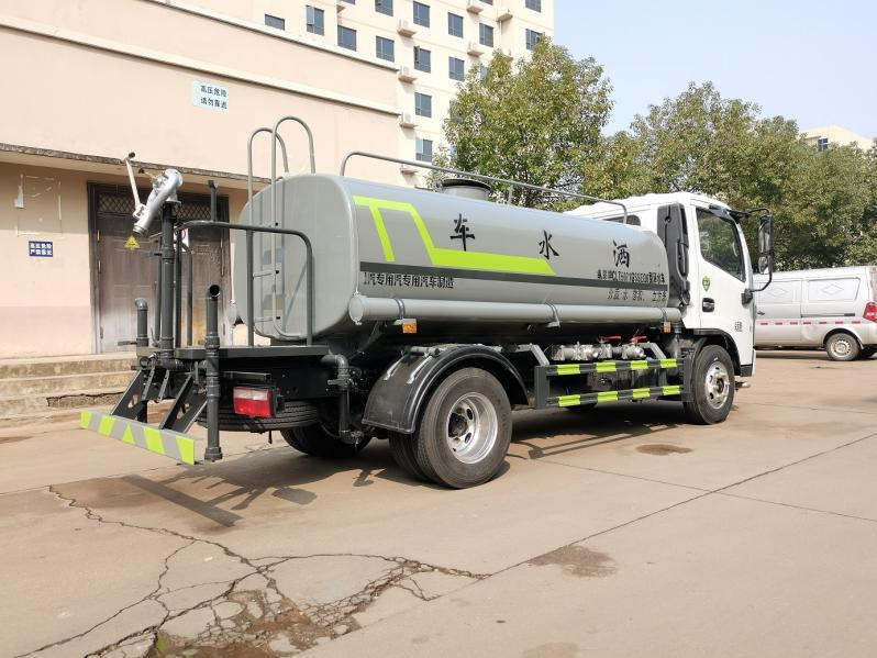 5吨洒水车