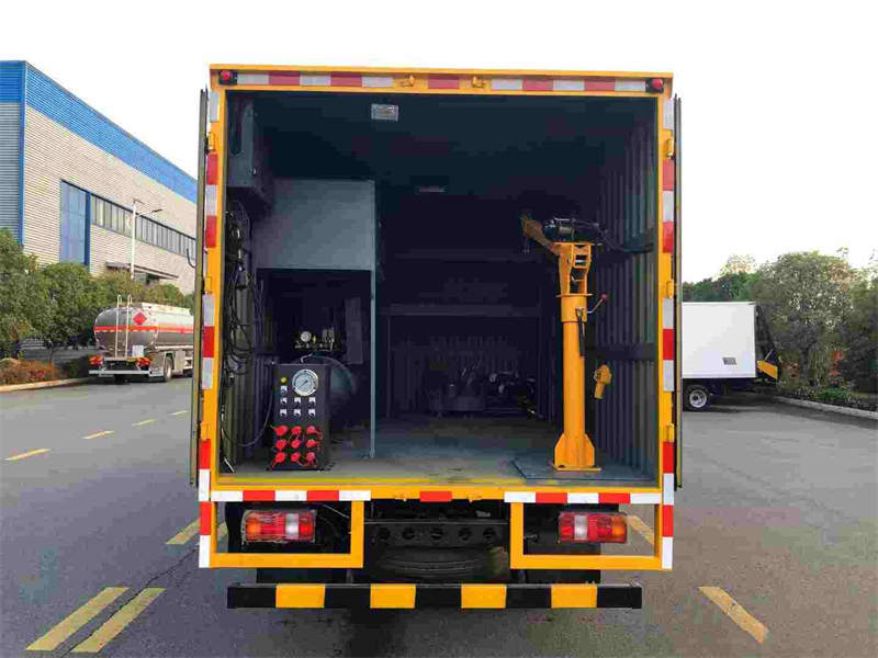 重汽豪沃检修车