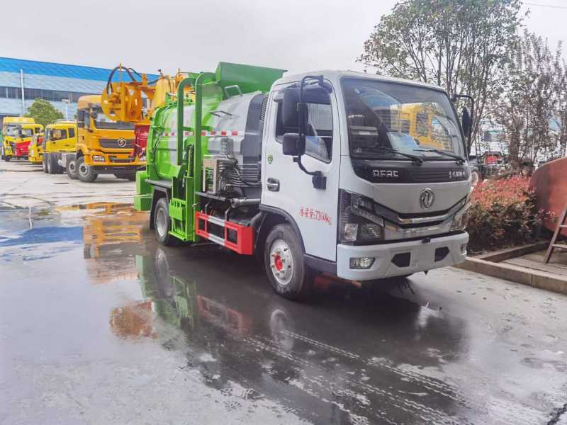 5方餐厨垃圾车现车一台