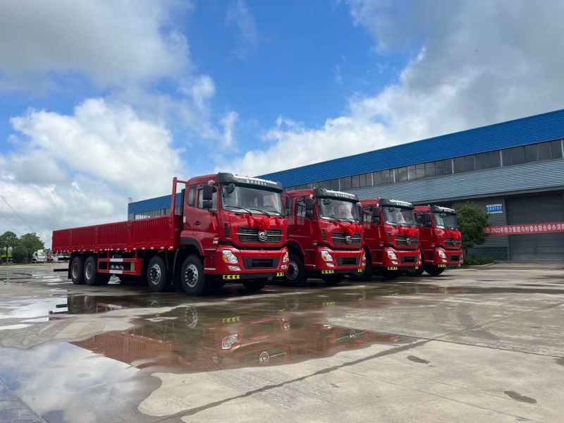 前四后八载货车