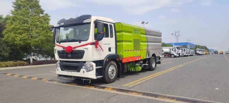 重汽豪沃洗扫车