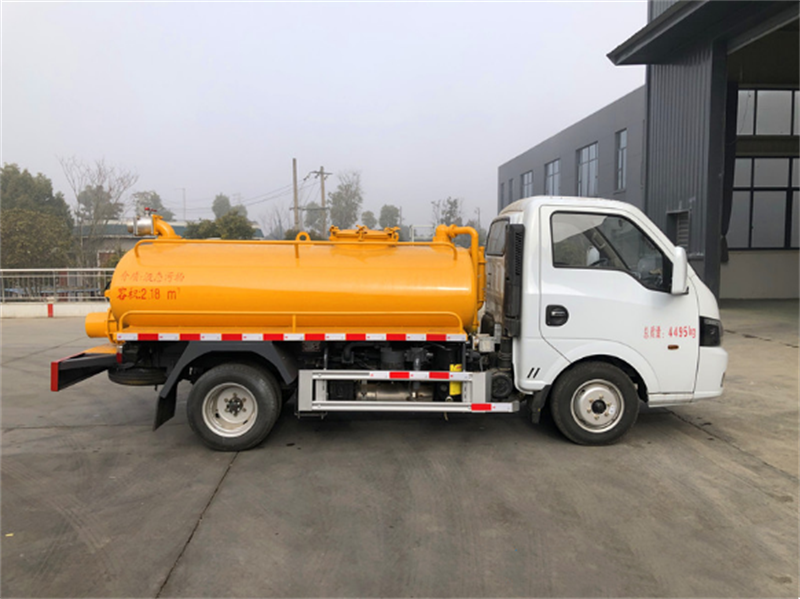 东风途逸2.5方蓝牌吸粪车