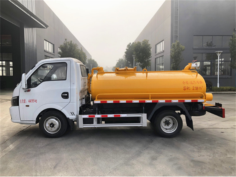 东风途逸2.5方蓝牌吸粪车