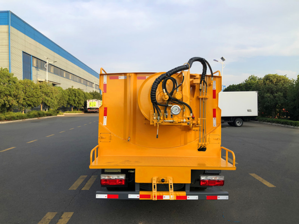 东风4.5方蓝牌高压清洗车