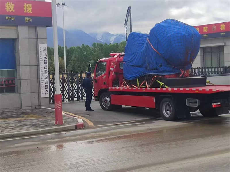 东风机器人运输车