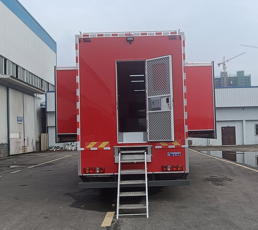 双桥32人宿营车