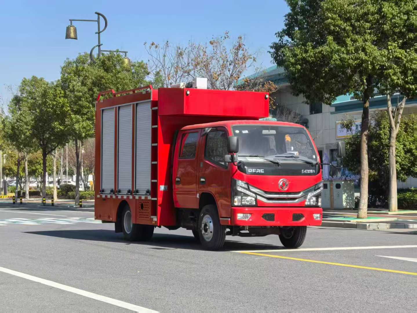 东风小多利卡抢险救援照明车