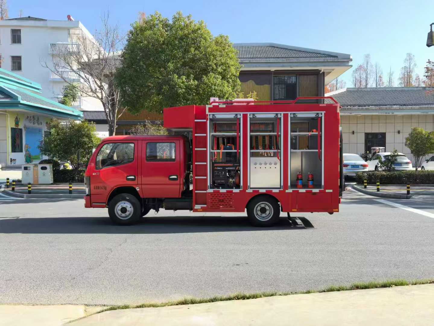 东风小多利卡抢险救援照明车