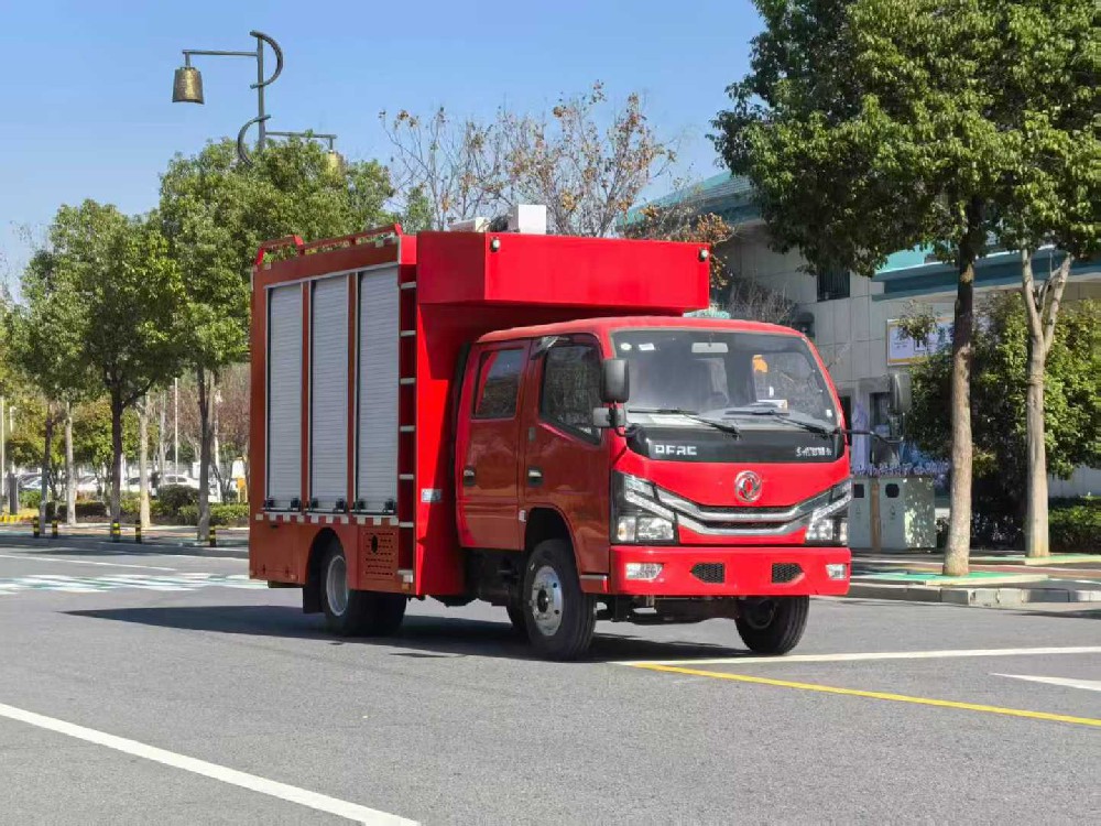 东风小多利卡抢险救援照明车