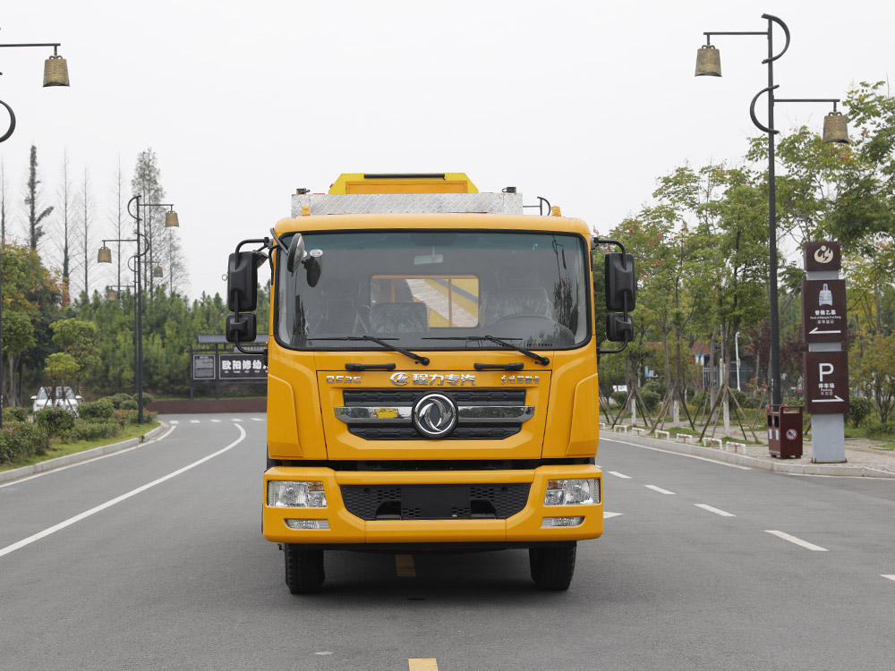 国六东风D9防撞缓冲车