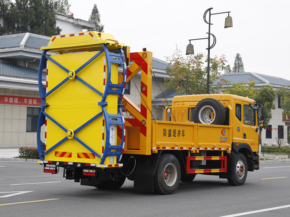 国六东风D9防撞缓冲车