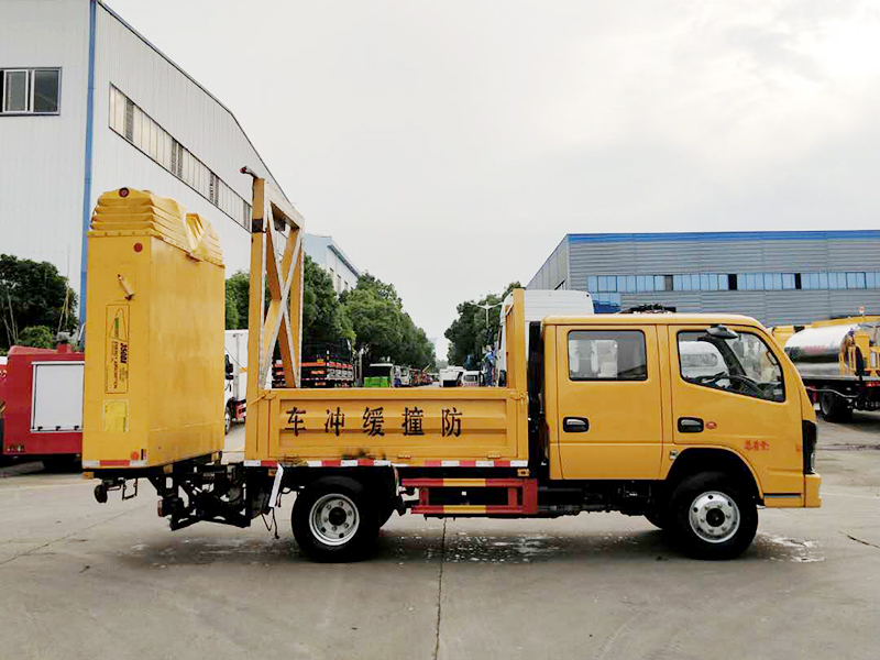 东风凯普特D6防撞缓冲车