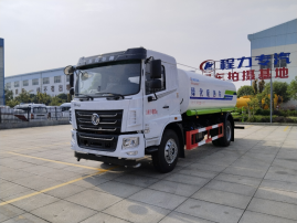 东风华神15方洒水车