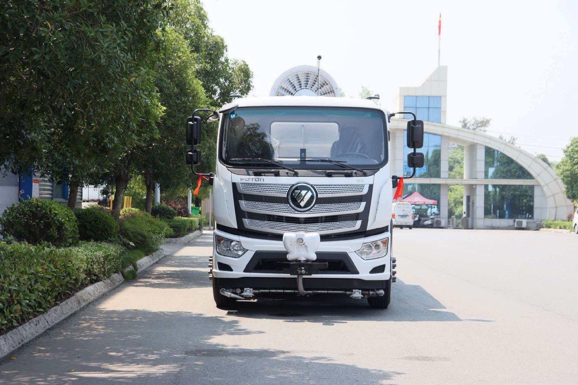 福田18吨多功能抑尘洒水车