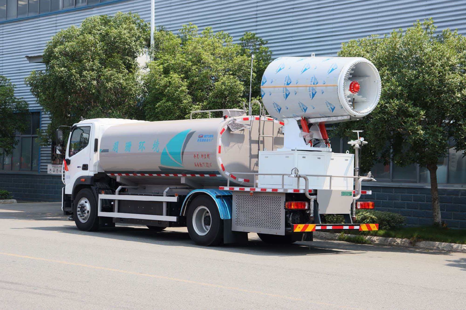 福田18吨多功能抑尘洒水车