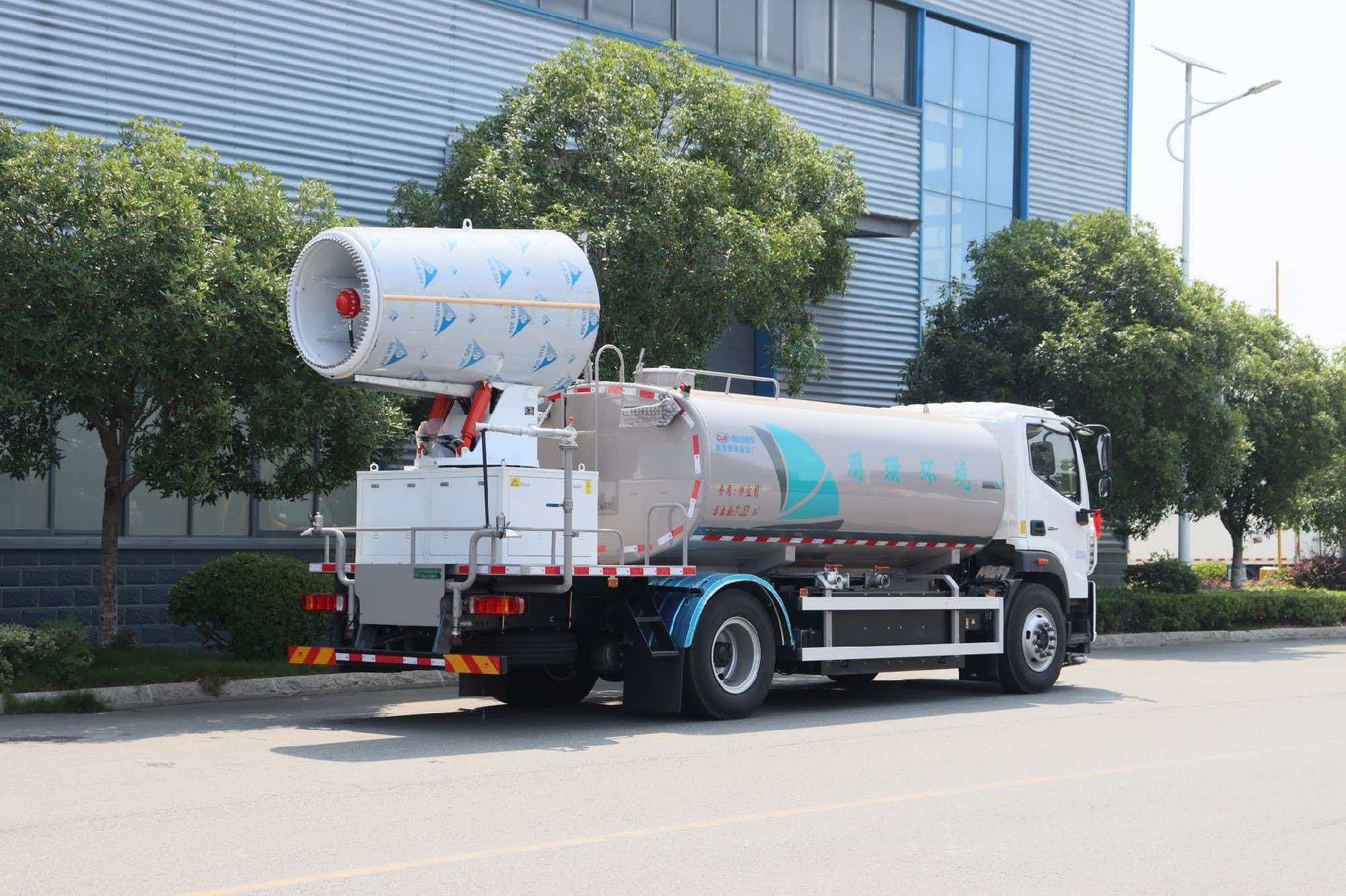 福田18吨多功能抑尘洒水车
