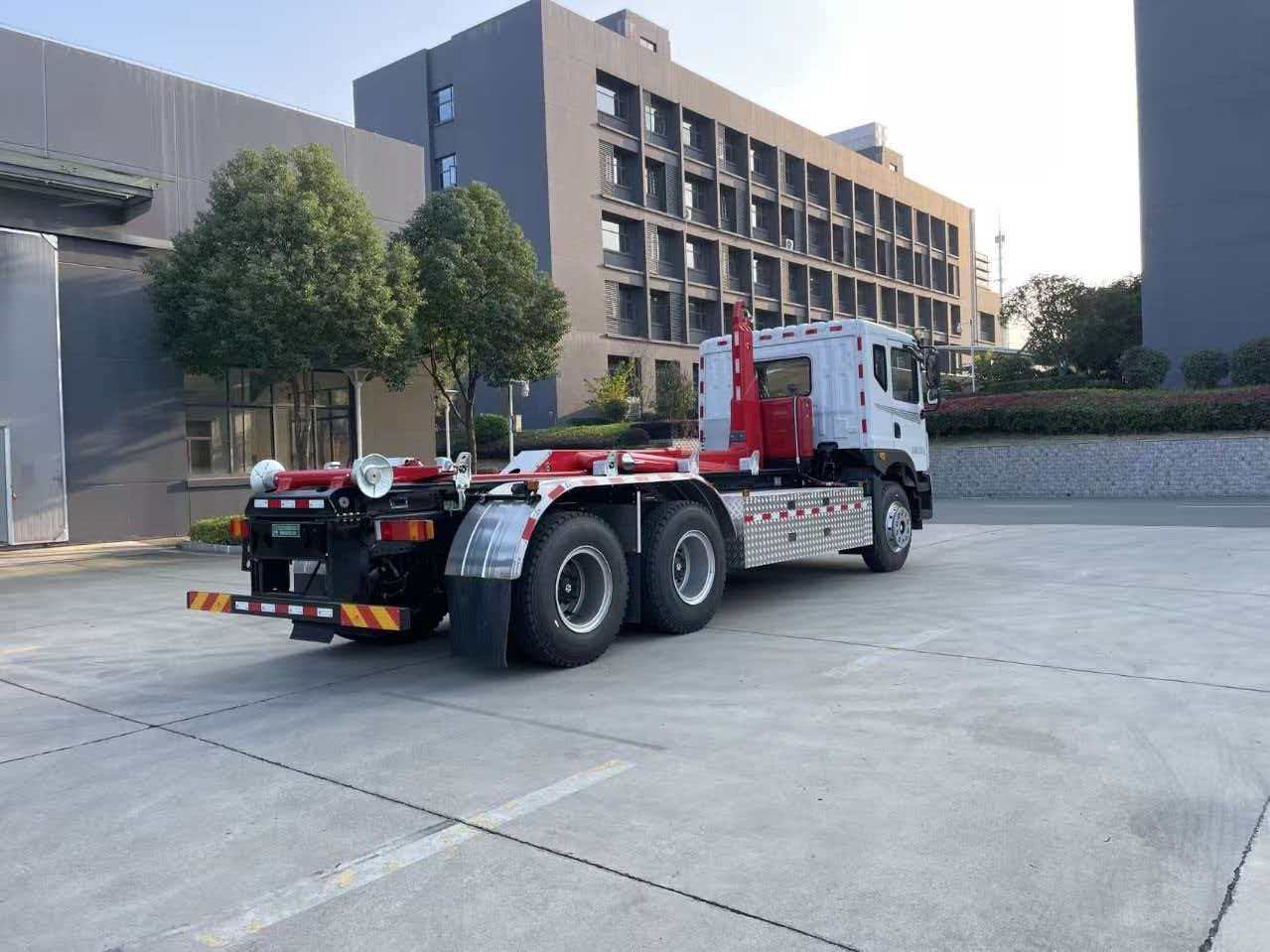 东风华神25T纯电勾臂垃圾车